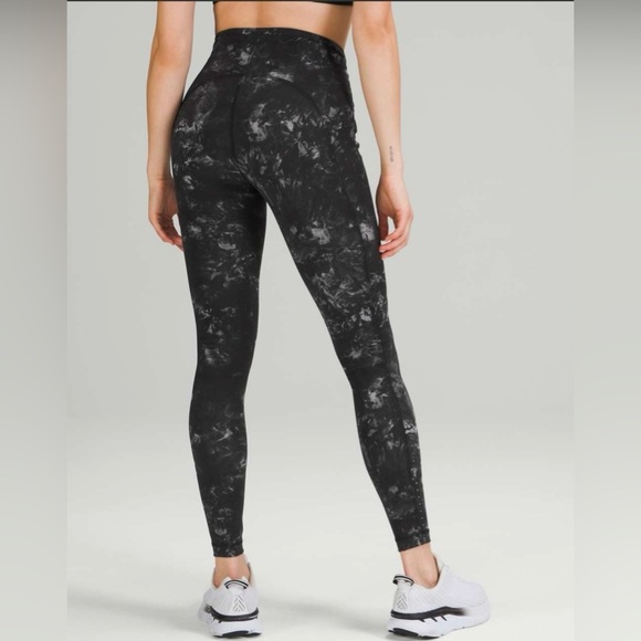 Lululemon Swift Speed High-Rise Tight 28
Aquila Black Multi
W5DD9S Luxtreme
Sz 8 - Picture 2 of 9